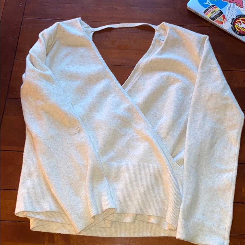 Hinge Crossed sweater